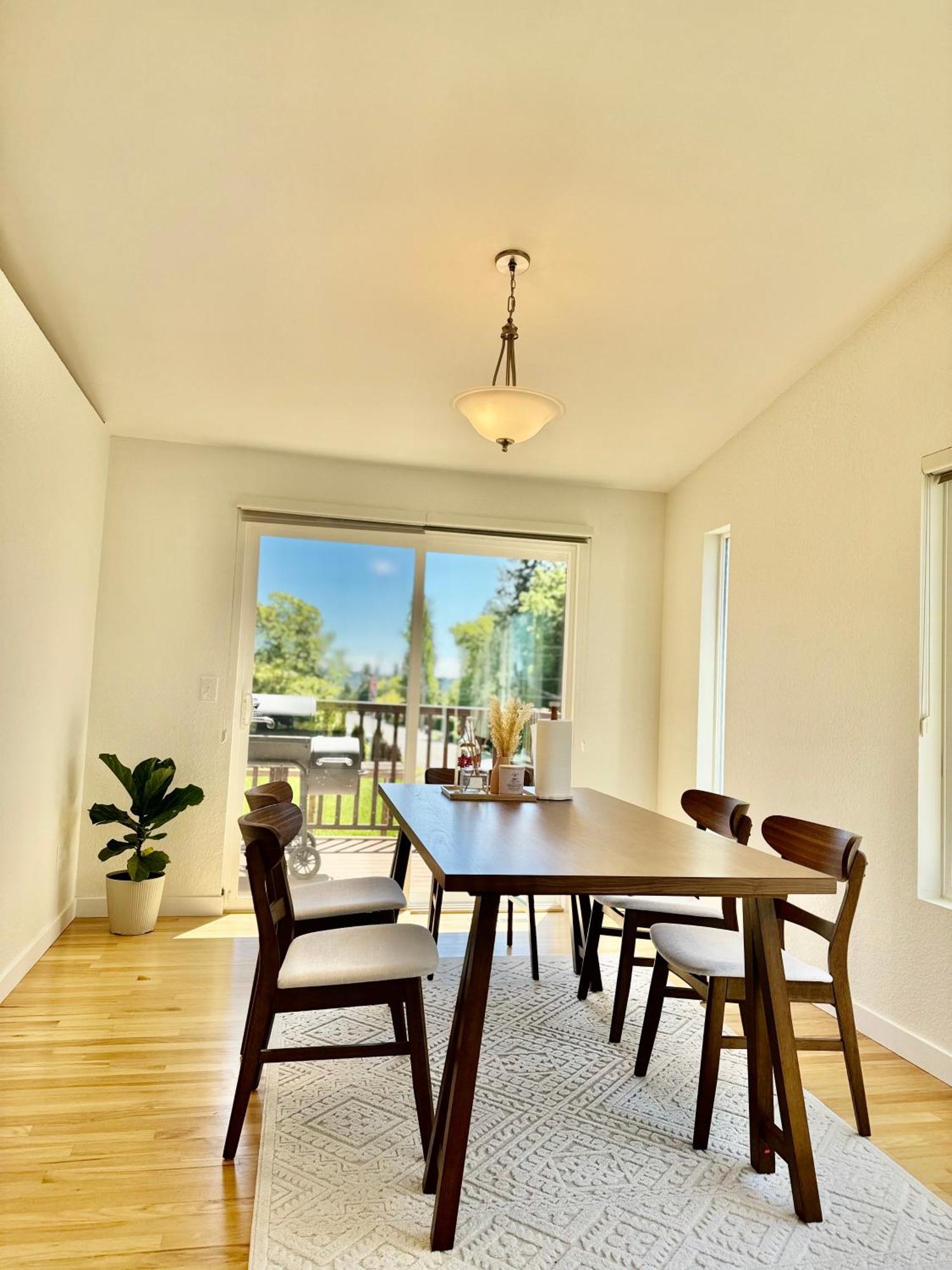 Besa Homestay Near Beach And Seatac Airport - Shared Bathroom With Max 2 Guests 德梅因 外观 照片
